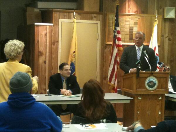 DesireeNJTV's tweet photo. @NJSenPresident hears pleas for help from Superstorm Sandy victims in Linden. http://t.co/9d70fpB67b