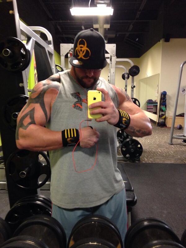 Mutant_Mazzey's tweet image. Already pumped up and getting ready to hit those 120s on incline! #TeamMUTANT #iRepMutant