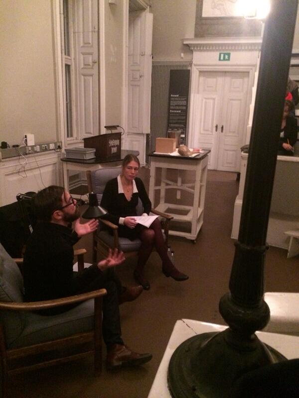 MrMuseIon's tweet photo. David Wagner om sin bog Leben i Museions auditorium med en plastineret lever på bordet #medmus http://t.co/1HrbCB0YLf
