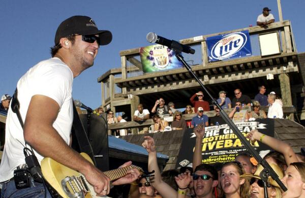 lukebryan's tweet photo. Here we come again PCB! #TBT | New EP coming March 11 #SpringBreak6 http://t.co/mwIZeaBDvH
