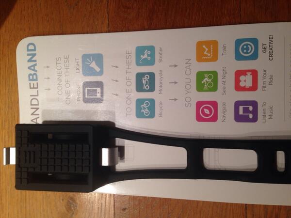 Netemedia's tweet photo. C'est toujours un moment émouvant quand on reçoit un projet financé sur @kickstarter - ce soir le #handleband http://t.co/aYaKVSPADI