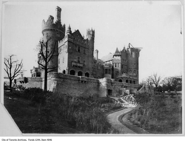 McAllister_Mark's tweet photo. Casa Loma under construction in 1911 from the City of #Toronto Archives #Toronto180 #180Toronto #180TO http://t.co/DoRQMf0pPH