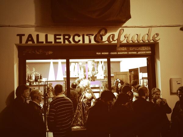 ZurVision's tweet photo. Buen ambiente en la #inauguración del @TallercitoCofra en #Antequera http://t.co/BkmVxg6KGK