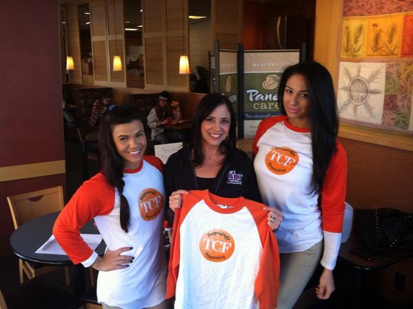 RoxanneSteele's tweet photo. At Panera Cares in Dearborn with @987ampradio til 6p with TCF paying for your meal! #surprisinglytcf Stop by!! http://t.co/JsRTmBV0Vc