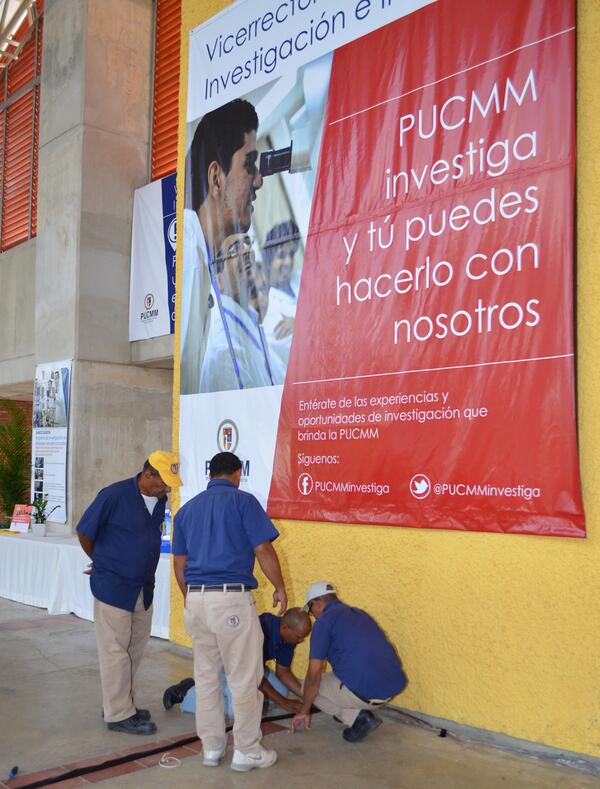 PUCMM's tweet photo. A pocas horas para dar inicio a #expopucmmstgo. ¡Preparándonos para tu esperada visita! http://t.co/Lu4FuMhoxh