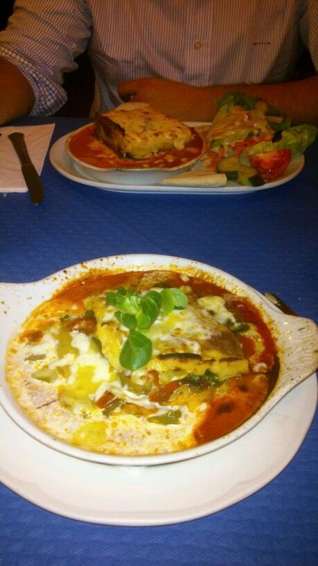 DLR86's tweet photo. De cena romántica en el #vegetariano con @zatyo http://t.co/X6lDyhXPcX