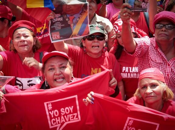 YVKE_Mundial's tweet photo. ¡Tú también eres Chávez mujer venezolana! #SomosChavezAntiimperialista http://t.co/JmBPNWcy6F