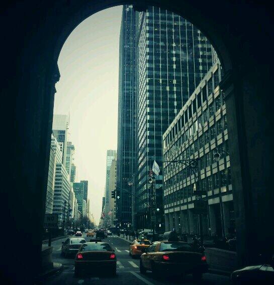 SkyParker7's tweet photo. A Sky view from midtown Gotham. @FunkRev http://t.co/HgNL5ryVsd