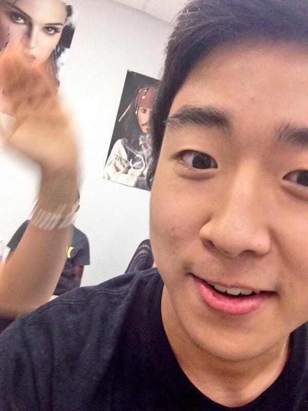 BiancaN44's tweet image. Umm...didn't kno this happened😆#NatPortmanphotobomb #PreDeath