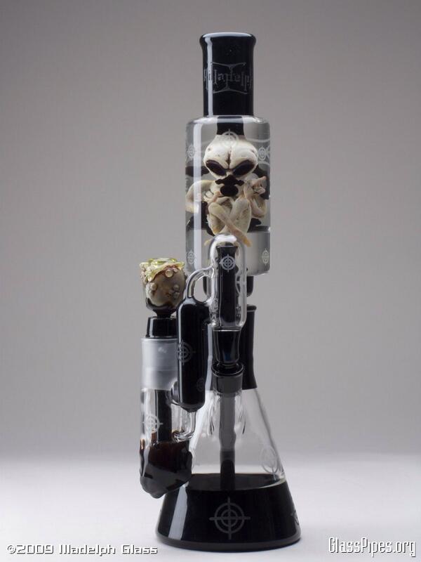 ChillBongs's tweet photo. Who wouldn't want to smoke out of an Area 51 bong? http://t.co/imxBSvKcBZ