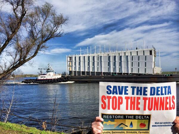RestoretheDelta's tweet photo. #GoogleBarge is in the Stockton Part! Photo courtesy Blair Hake #SavetheDelta #StoptheTunnels #PortofStockton http://t.co/LVr0O7z8L2