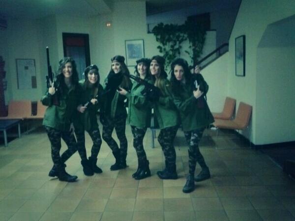 Lorenatoos's tweet photo. Seguimos de Carnavales @criserranito @CrisPeAcvdo @ElenasOwn @MiryamLora @PatriiSM :) http://t.co/JOq51sh2Ey