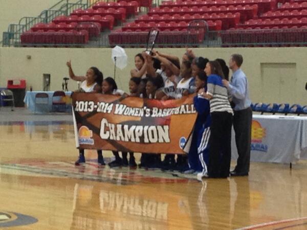 Saints_Hoops's tweet photo. @LCWBB #champs http://t.co/XoOyizRqYx