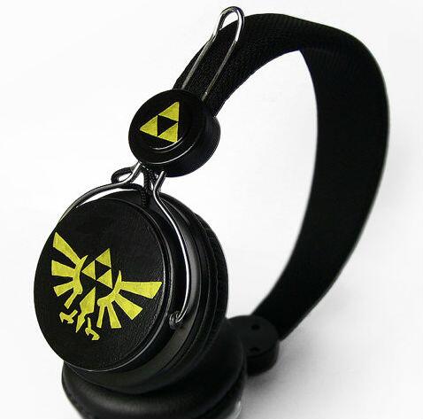 DPool_HP's tweet photo. Zelda Triforce Headphones http://t.co/4p4AXmacGe