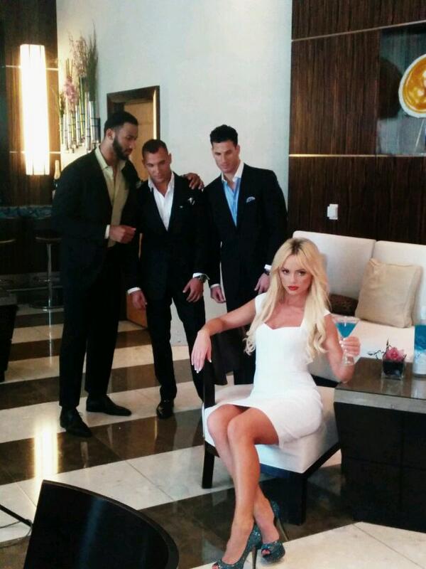 FranceHMUA's tweet photo. Shooting Passion XO editorial today @FranceMakeup http://t.co/iZJHHft0xi