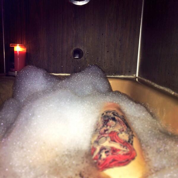 bcahoon_'s tweet image. #tattoedgirlsdoitbetter #stillbasic