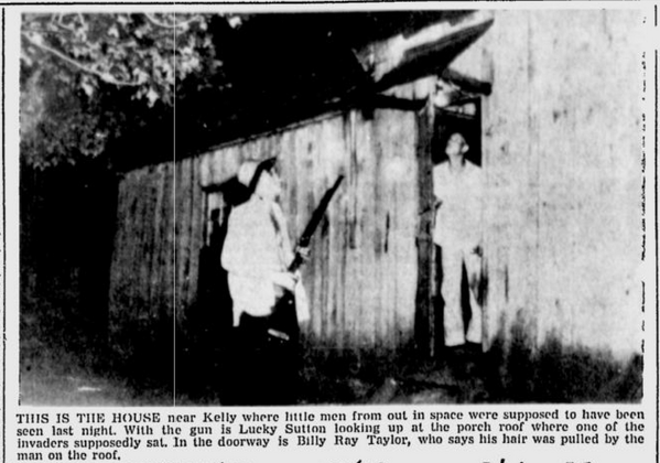 1955 Kentucky; the Sutton farmhouse is besieged by a horde of small silvery creatures with pointed ears and claws.
