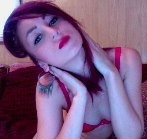GlamPrincess1's tweet photo. Red Red Bra http://t.co/JL2dyXekpu