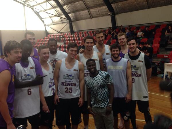 UniversalPicsAU's tweet photo. Shooting some hoops with the @SydneyKings ! @KevinHart4real #RideAlongWithKevin #Sydney http://t.co/7F028F6NQG