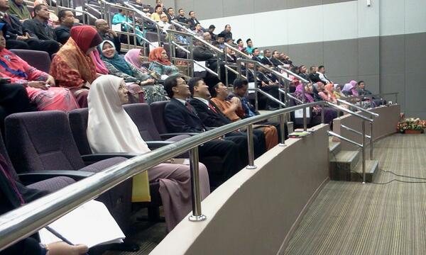 AADKMalaysia's tweet photo. sbhgn tetamu di majlis penyampaian anugerah pertandingan lanskap 2013 d AADK HQ. @Zahid_Hamidi @KDNPUTRAJAYA @KP_AADK http://t.co/MIEWrlVg4d