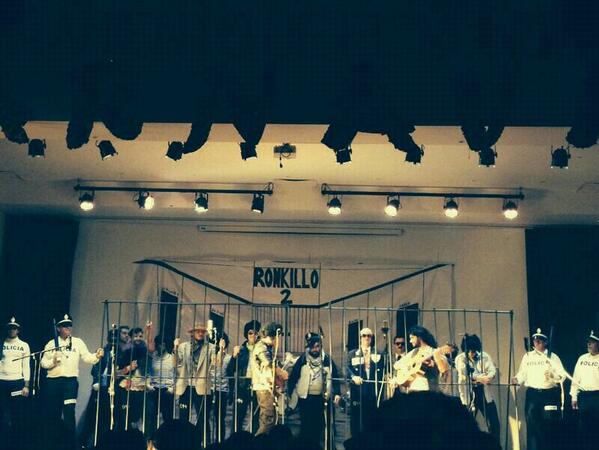 mustakycopas's tweet photo. Viernes 07 a partir de las 23:30 la chirigota(el patio de mi casa) Que no te lo cuenten... Vaya festivá!!! http://t.co/8U6rWXk3Pg