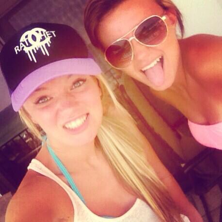 KayDoy10's tweet image. TBT to Florida with my lovely best friend 😘 #LoveYou @codijean22