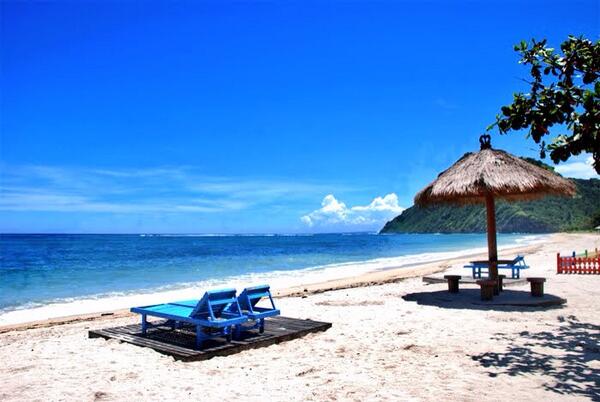 Around_ID's tweet photo. Pantai Maluk, Sumbawa, Indonesia http://t.co/nakXsmFQsd