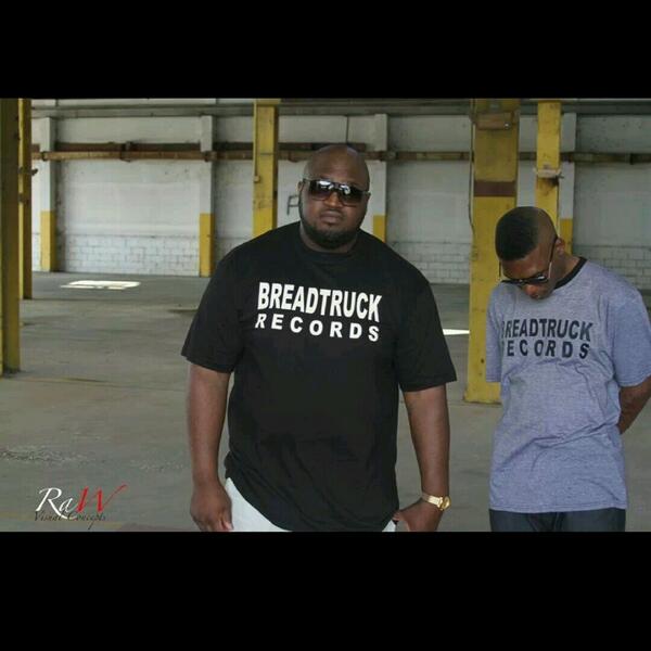 _SHAKEBACKKING's tweet photo. Me and main man @btrboodan on the set of #MYCHICK #VIDEOSHOOT http://t.co/yGbNRItuQO