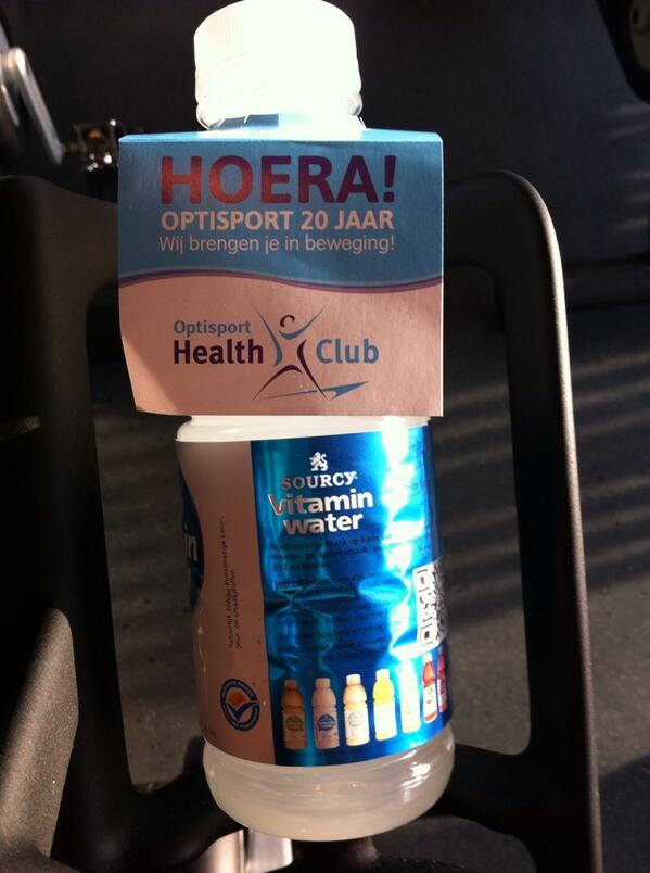 Leuk <a href="/optisport/">OptisportHealthClub</a> bestaat 20 jaar. #Vitaminewater vandaag voor de klanten