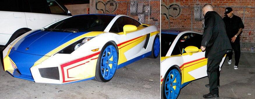 セレブの車 Celeb Rides 以前クリスブラウンの愛車のランボルギーニがパパラッチされたのですが このセンスはあり なし そもそも何のカラー クリスブラウンの車 ポップスターの車 シンガーの車 セレブの車ランボルギーニ Http T Co
