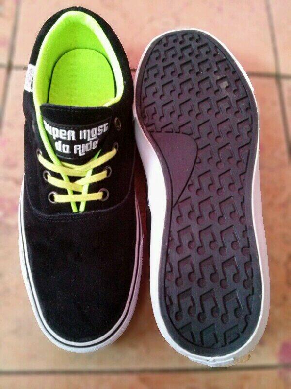 SMDRIndonesia's tweet photo. SMDR#1 Black Yellow/available Size 42/IDR:250K. (200k after disc)
 ORDER : Tlp/sms: 089609000067 BBM:74237D35 http://t.co/shWcYJFvWS