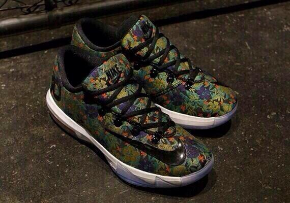 WeGotKickGame's tweet image. RT if you'd wear these Flower KD's   💯🔥