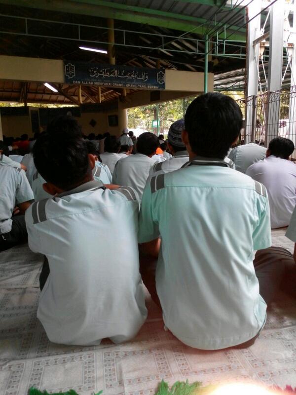 Solat jumat dlu yuk bro..