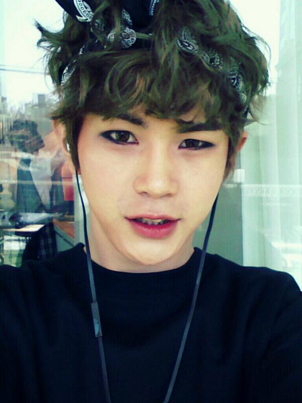 ToppDogg Hansol - ahh he looks so much like Suga with his hair like