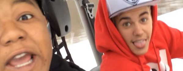 biebersmaniabr's tweet photo. INSTAGRAM: Kyle Massey publica foto ao lado de Justin Bieber durante visita ao Canadá: http://t.co/c3B1BPKmUm http://t.co/Qr2xyOEVe4