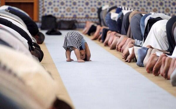 Yar olmaz sana, servetinin bir tek kuruşu,
Secde yoksa, bekleme kabirde kurtuluşu.

| Necip Fazıl K.
Hayırlı Cumalar