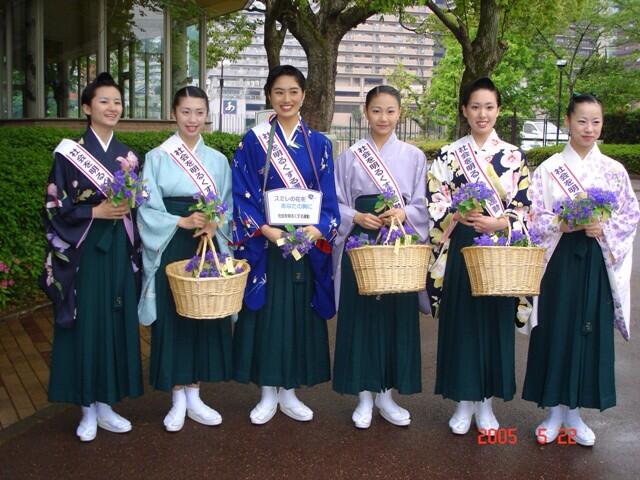 ステラマリス 92期本科すみれ売り 2回目のすみれ売りの写真が見つかりました 何と前回の翌年の05年でした と言う事で前回と同じく92期生本科生時代の写真です ファンの方へrtお願いします Http T Co 1hcqervbwi ステラマリス 92期本科すみれ売り 2回目のすみれ売りの写真が見つかりました 何と前回の翌年の05年でした と言う事で前回と同じく92期生本科生時代の写真です ファンの方へrtお願いします Http T Co 1hcqervbwi