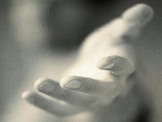 لا يوجد في العالم أسمى من
دفع الآلام عن إنسان لا يستطيع التعبير عن ألمه.
.