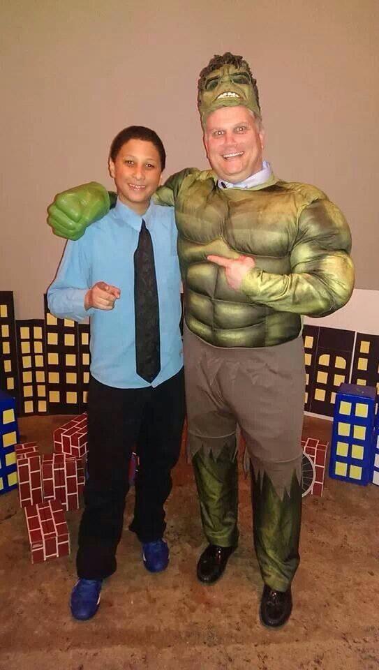 LolitaHaverlock's tweet photo. Who gets to work for an organization where the CEO dresses up as the hulk &amp; a teen gives the speech of the night.I DO http://t.co/euYyTKOgHs
