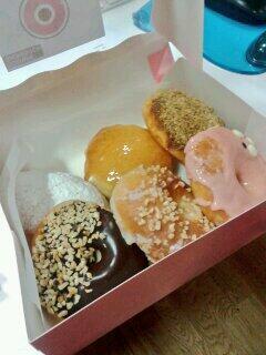 AirPostProd's tweet image. Friday treats at Air from @dumdumdoughnuts #happyfriday