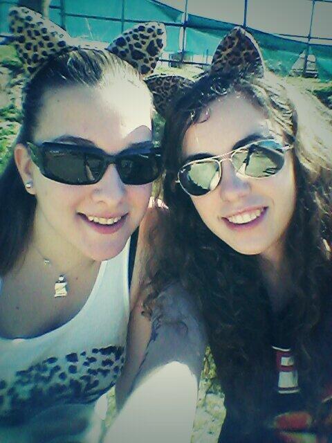 MinusWinger's tweet photo. Zombies pero agusto @neeriitaa06 http://t.co/1fWD5MP8lG