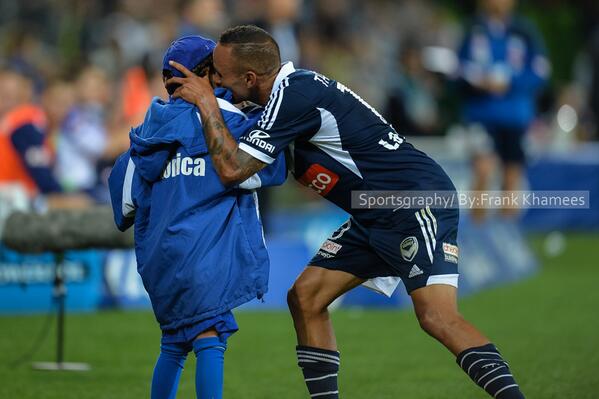 FrankKhamees's tweet photo. @10Archie celebrates a goal with his son during the A-League match between @gomvfc vs @CCMariners #MVCvCCM http://t.co/LXTVgvf3HV