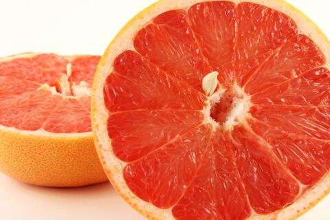 EdgeOfNature's tweet photo. #Graprefruits full of benefits. Having the detoxifying and draining power contribuiting to your health.#IESEGsmm http://t.co/OKwCGDa9pn