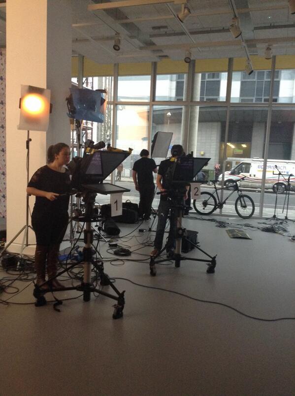 CCiCommuniTV's tweet photo. Good morning! Today is show day!!! The crew is currently in the studio setting up the camera's. #communitv http://t.co/oTmecxnsOo