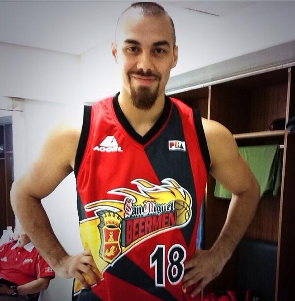 BicepsOfDoug's tweet photo. these flaming red unis really bring out my curves dontchathink? 😁💪💪 http://t.co/w3nDhIoX73
