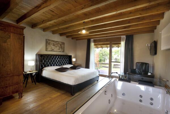 LaPosadadeSomo's tweet photo. Regalos una noche ,con desayuno ,en una villa con jardi y jaccuzzi XXL (foto villa 2)
Para participar siguenos y RT. http://t.co/eextc4jYoV