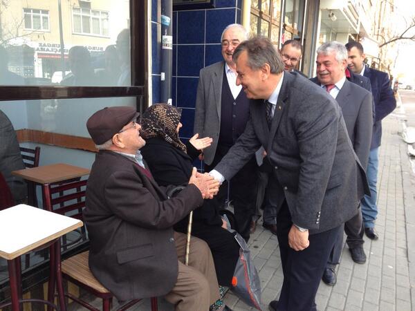 GurelBALKAN's tweet photo. SEVGİLİ BÜYÜKLERİMİZİN HATIRINI SORMAK VE ONLARIN MUTLU HUZURLU OLDUĞUNU GÖRMEK ÇOK ÖZEL VE GÜZEL BİZLER İÇİN http://t.co/zW3q8AkLWH