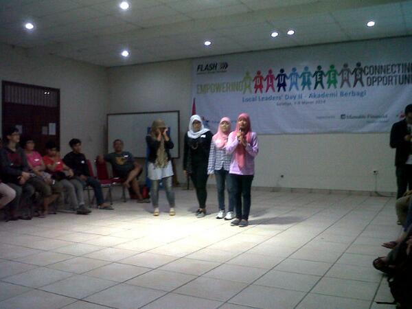 AkberDepok's tweet photo. Kali ini giliran volunteer perwakilan @AkberBangkalan lho.. | @akademiberbagi #LLD2014 http://t.co/dlr3afL4T2