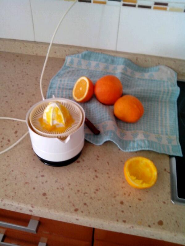 ChipeGG's tweet photo. El q este aquien 5 min lo invito a un zumitoo http://t.co/BmzReOyNxc