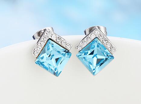 GoldInLoveEsp's tweet photo. Pendientes Gem Square, encuéntralos en http://t.co/R7UJUsLTtd y ¡enamórate del cristal Swarovski! http://t.co/AOCdkKQ335